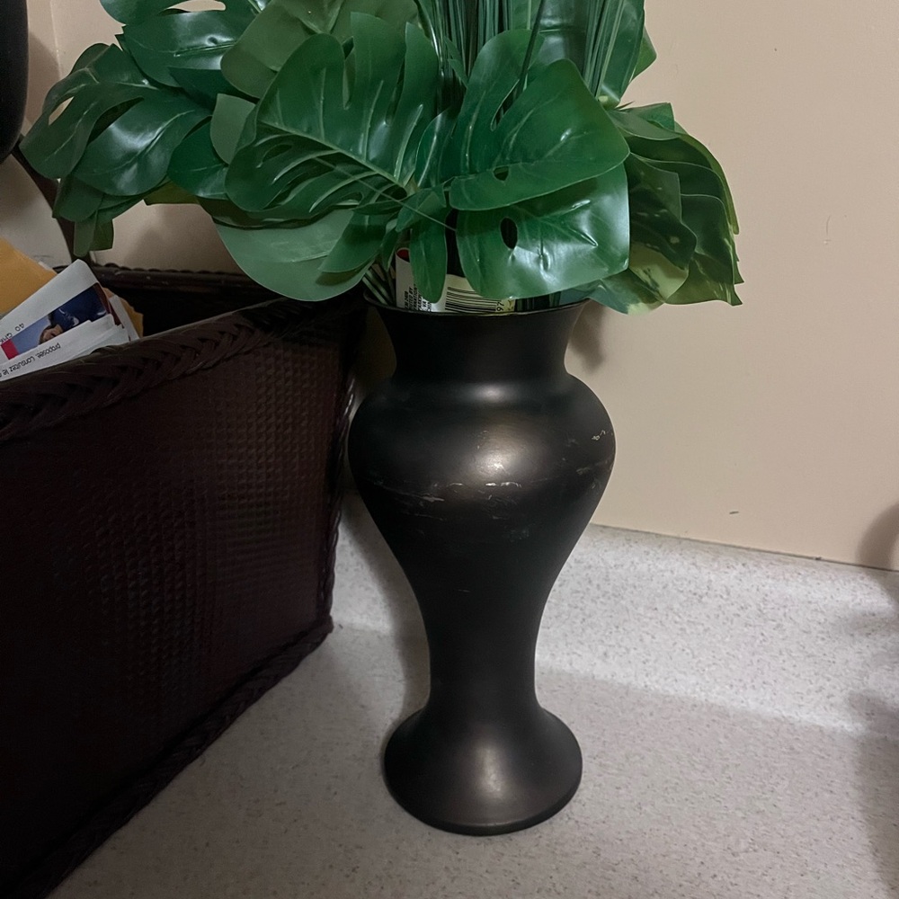 Elegant Black metal Vase